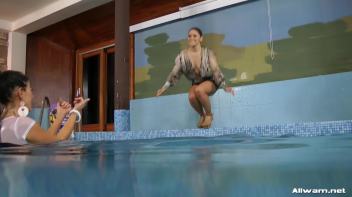 Splash That Ass Screencap 74 on www.sinx.com