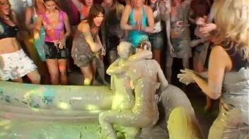 Eurobabes Love To Slam Their Faces Into The Mud Screencap 74 on www.sinx.com