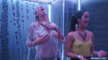 The Shower Brings Sensual Power! Screencap 18 on www.sinx.com