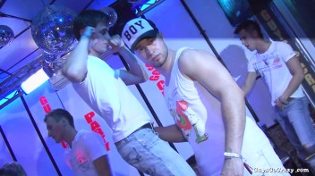GGC White Sensation Part 2 - Cam 1 Screencap 10 on www.sinx.com