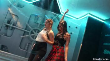 Allwam babes sharing their wet fun Screencap 18 on www.sinx.com