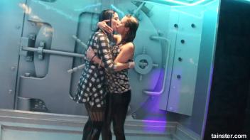 Allwam babes sharing their wet fun Screencap 59 on www.sinx.com