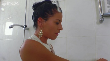 Raven Haired Babe Shampoos And Lathers Up Screencap 15 on www.sinx.com