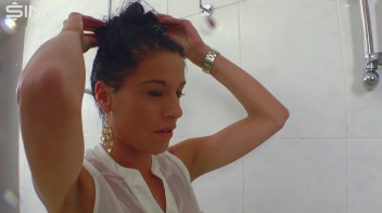Raven Haired Babe Shampoos And Lathers Up Screencap 16 on www.sinx.com