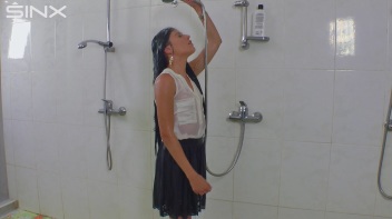 Raven Haired Babe Shampoos And Lathers Up Screencap 32 on www.sinx.com