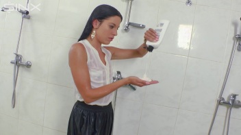 Raven Haired Babe Shampoos And Lathers Up Screencap 42 on www.sinx.com