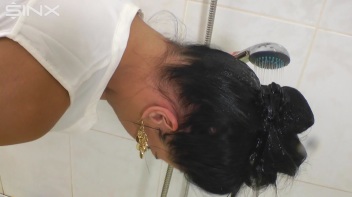 Raven Haired Babe Shampoos And Lathers Up Screencap 11 on www.sinx.com