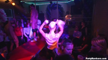 Party Hardcore Gone Crazy Vol. 38 Part 5 - Cam 3 Screencap 90 on www.sinx.com