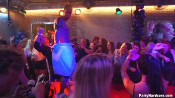 Party Hardcore Gone Crazy Vol. 38 Part 5 - Cam 3 Screencap 50 on www.sinx.com