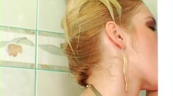 Eurobabes Take a Wetlook Shower Screencap 46 on www.sinx.com