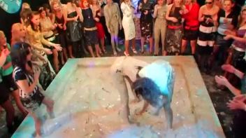 Kia Winston vs. Alexis Screencap 9 on www.sinx.com