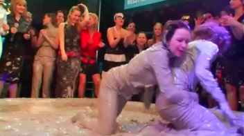 Kia Winston vs. Alexis Screencap 11 on www.sinx.com