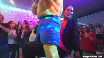 Party Hardcore Gone Crazy Vol. 30 Part 1 - Cam 1 Screencap 58 on www.sinx.com