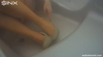 Fun And Flirty, Babes Play In Hot Tub Screencap 42 on www.sinx.com