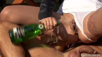 Pissaholics In Paradise Screencap 60 on www.sinx.com