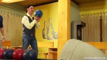 Bowling Those Pussy Splits Part 1 Screencap 1 on www.sinx.com