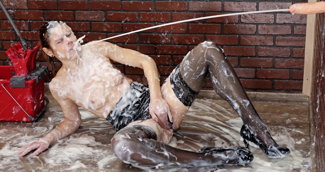 Jessica Bell knows her place on www.sinx.com