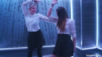 Shower Shakers! Screencap 24 on www.sinx.com