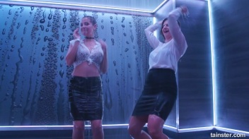 Shower Shakers! Screencap 50 on www.sinx.com