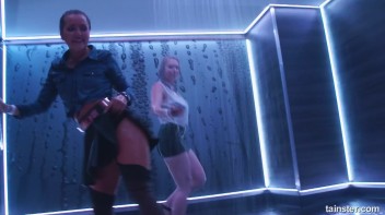 Shower Shakers! Screencap 78 on www.sinx.com