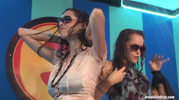 Bikini Beach Balls Part 3 - Cam 4 Screencap 11 on www.sinx.com