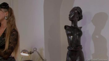 Eurobabe Piss Goddess Takes Advantage Of The Law Screencap 86 on www.sinx.com