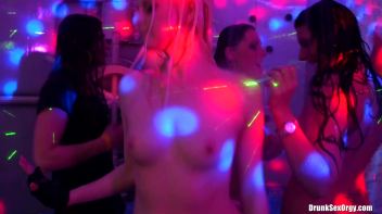 Holiday Hotties Part 3 - Shower Cam Screencap 47 on www.sinx.com