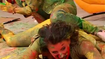 Smearing Paint All Over Each Other Screencap 102 on www.sinx.com