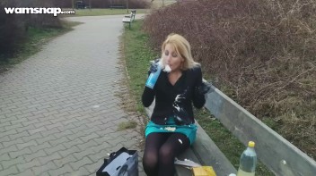 Messiest Eater Ever Turns Herself On Screencap 10 on www.sinx.com