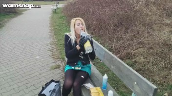 Messiest Eater Ever Turns Herself On Screencap 12 on www.sinx.com