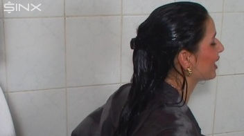 Girls Spray Oil Other Each Other's Clothes Screencap 24 on www.sinx.com