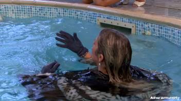 Glamor Chicks Take a Step Over The Edge Screencap 31 on www.sinx.com