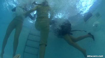 Glamor Chicks Take a Step Over The Edge Screencap 39 on www.sinx.com