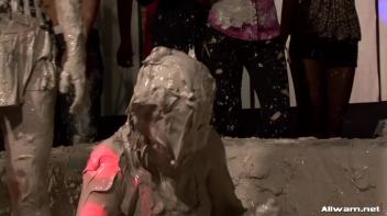 Eliss vs. Jordan Mud Massacre Screencap 18 on www.sinx.com