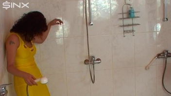 Sexy Babes Play With Balloons In The Shower Screencap 9 on www.sinx.com