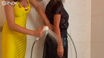 Sexy Babes Play With Balloons In The Shower Screencap 33 on www.sinx.com