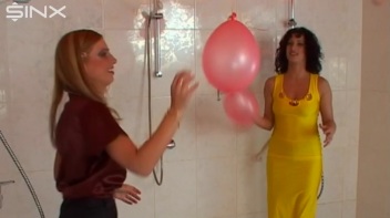 Sexy Babes Play With Balloons In The Shower Screencap 4 on www.sinx.com