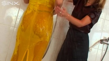 Sexy Babes Play With Balloons In The Shower Screencap 60 on www.sinx.com