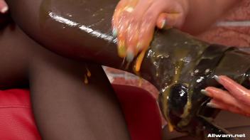 Egg Massage Screencap 9 on www.sinx.com