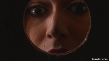 Taking A Pearl Necklace To The Extreme! Screencap 4 on www.sinx.com