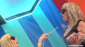 Bikini Beach Balls Part 5 - Cam 4 Screencap 18 on www.sinx.com