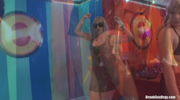 Bikini Beach Balls Part 5 - Cam 4 Screencap 23 on www.sinx.com