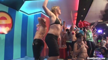 Bikini Beach Balls Part 5 - Cam 4 Screencap 65 on www.sinx.com