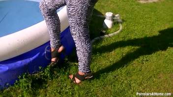 Wetlook Blow Me In The Pool Screencap 1 on www.sinx.com