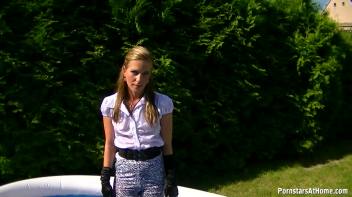 Wetlook Blow Me In The Pool Screencap 19 on www.sinx.com