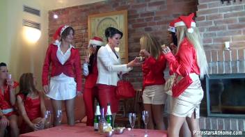 Dreaming Of A Yellow Christmas Part 1 Screencap 29 on www.sinx.com