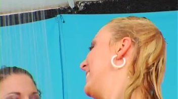 High-Class Fashion Babes Get Wet Screencap 80 on www.sinx.com