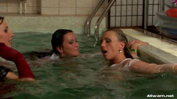 Glamorous Pool Babes Screencap 106 on www.sinx.com