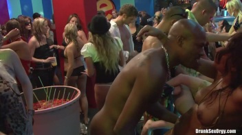 Bikini Beach Balls Part 3 - Cam 3 Screencap 37 on www.sinx.com