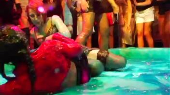 Blue Gel Fight Does the Trick! Screencap 52 on www.sinx.com